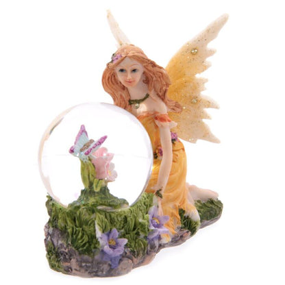Fada Sentada com Globo de Água – Figura Decorativa Encantada