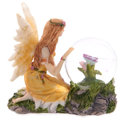 Fada Sentada com Globo de Água – Figura Decorativa Encantada