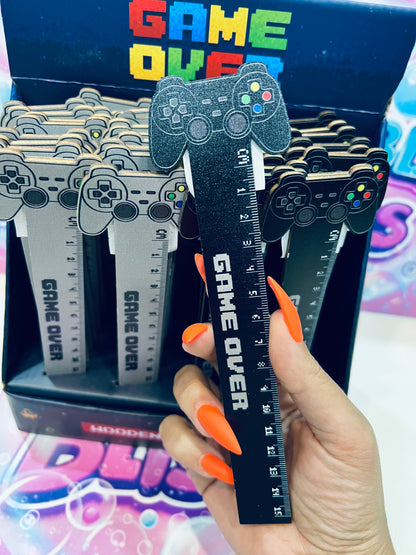 Régua de madeira moldada forma Game Over(15cm)