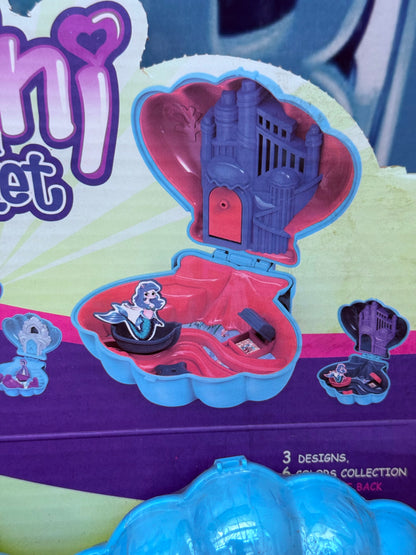 Mini World Pocket – Brinquedo Surpresa em Forma de Concha com Mini Mundo Dentro